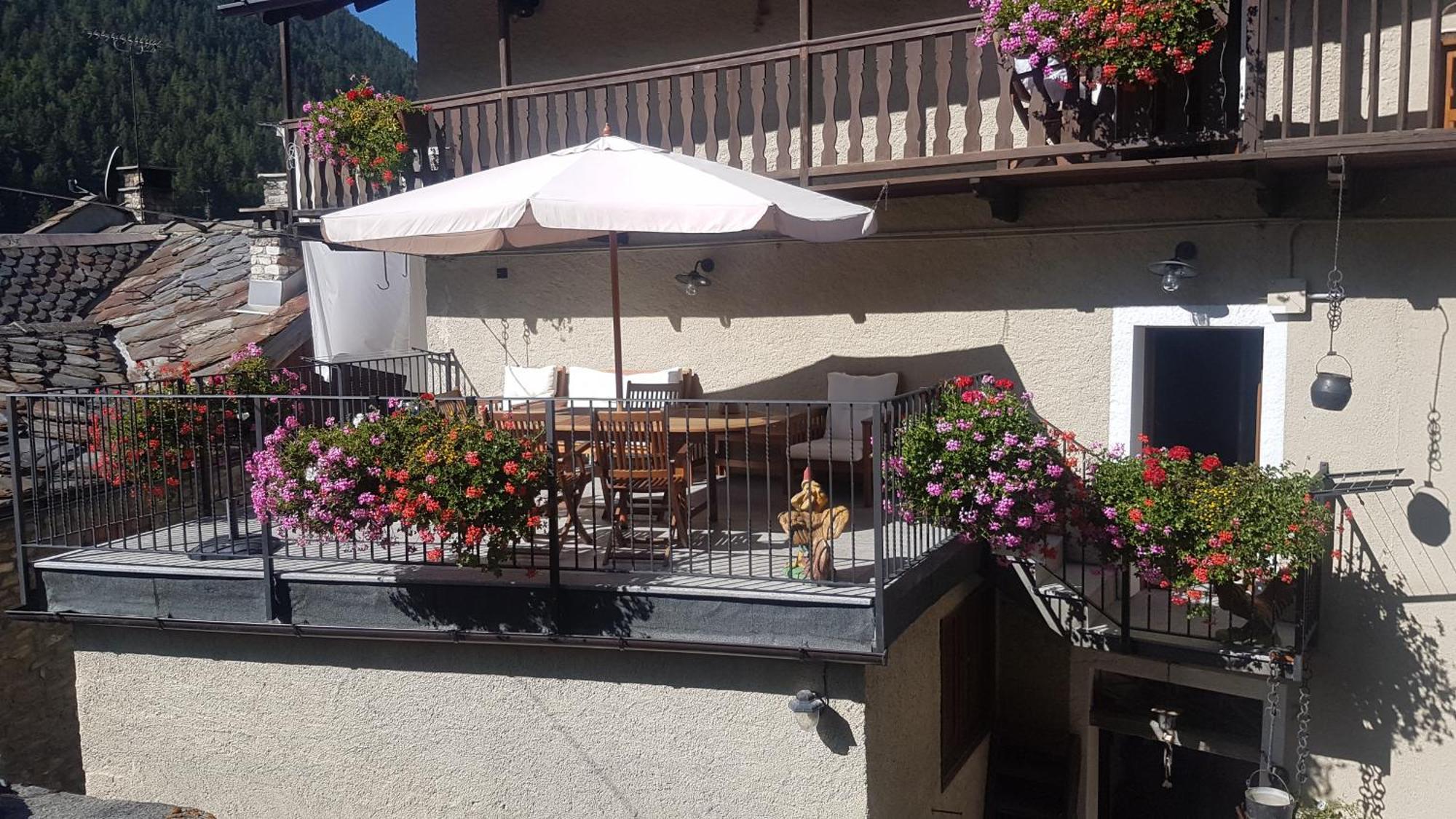 Maison Julie-Lungo La Via Francigena Etroubles Kültér fotó